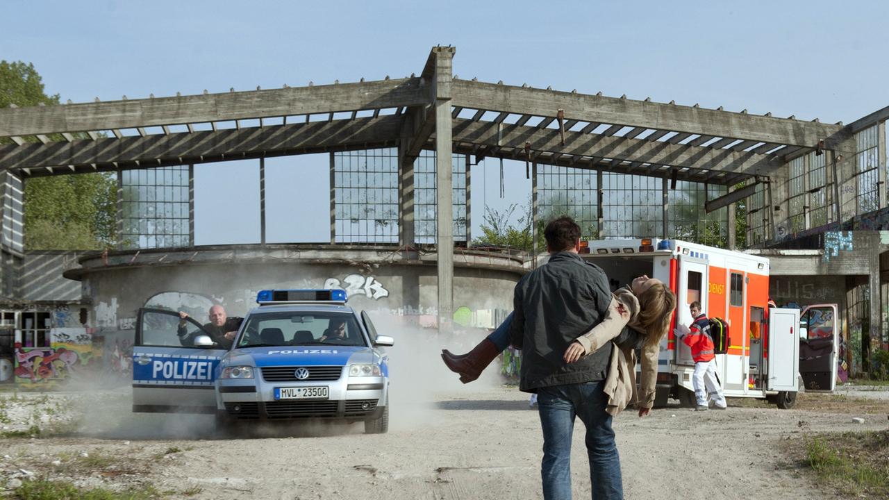 Polizeiruf 110 - Einer Trage des anderen Last
